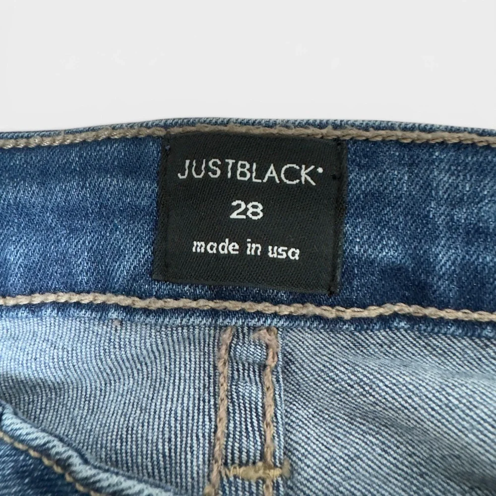 Just Black Flare Jeans Womens 28 Blue Excellent Distressed Raw Hem Made in USA‎